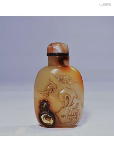 AN AGATE SNUFF BOTTLE