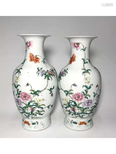 A PAIR OF FAMILLE ROSE VASES