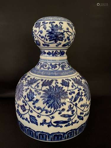 A BLUE AND WHITE GARLIC HEAD VASE, YONGZHENG MARK