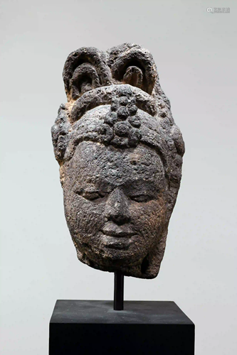 HEAD OF FEMALE DEITY