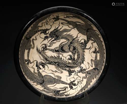 A SONG DYNASTY CIZHOU KILN DRAGON PATTERN PLATE