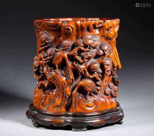 A QING DYNASTY CARVED BOXWOOD MATSUZURU PATTERN BRUSH POT