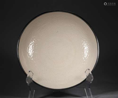 A SONG DYNASTY DING KILN FLOWER PATTERN PLATE