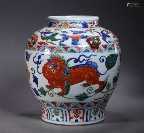 A MING DYNASTY BLUE AND WHITE COLORFUL LOIN PATTERN POT