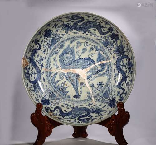 A MING DYNASTY BLUE AND WHITE KYLIN PATTERN PLATE