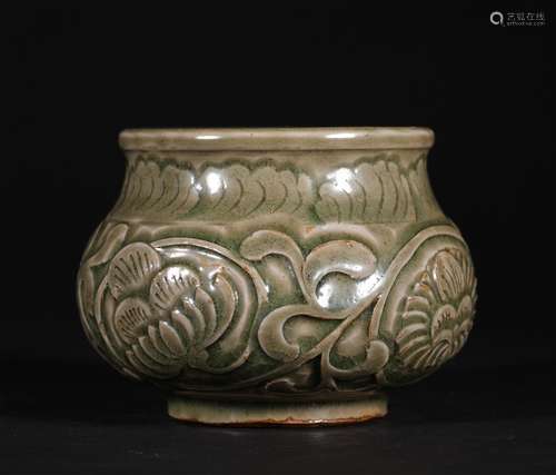 A SONG DYNASTY YAOZHOU KILN FLOWER PATTERN POT