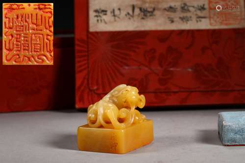 A QING DYNASTY TIANHUANG STONE SEAL