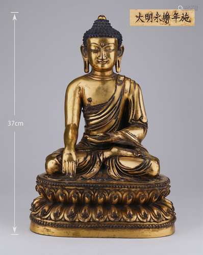 A CHINESE VINTAGE GILT BRONZE BUDDHA STATUE