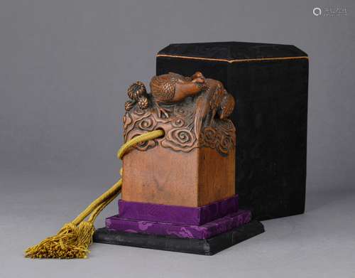 A QING DYNASTY SANDALWOOD PHOENIX PATTERN SEAL