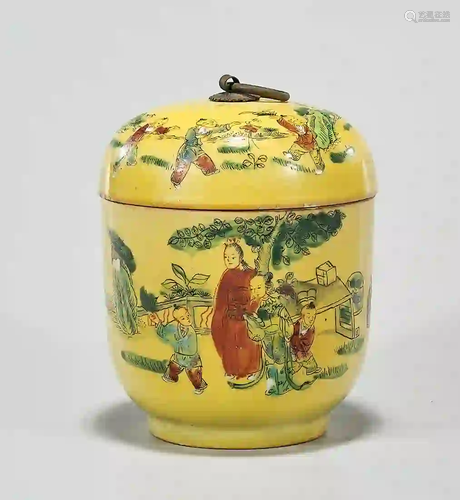 Chinese Enameled Porcelain Covered Box