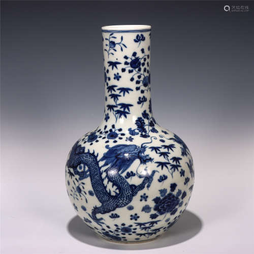 CHINESE BLUE AND WHITE DRAGON AND FLOWERS PATTERNS VASE