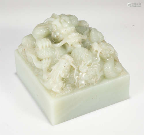 CHINESE JADE MOTHER-AND-SONS BEAST HANDLE SEAL