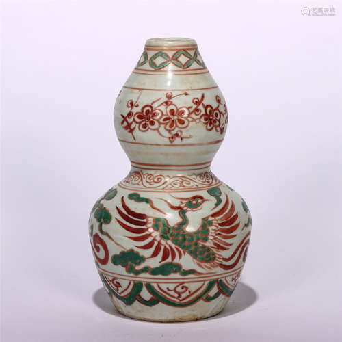 CHINESE GREEN AND RED PHOENIX PATTERN GOURD SHAPE VASE