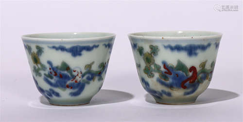 PAIR OF CHINESE BLUE&WHTIE AND COLORED DRAGON PATTERN CUPS