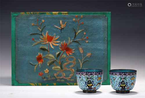 A PAIR OF CHINESE CLOISONNE FLORAL PATTERNS CUPS