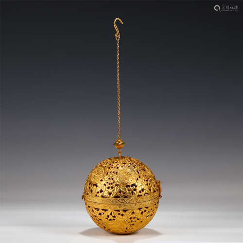 CHINESE HOLLOW-OUT GILT BRONZE BALL SHAPED HANGING PENDANT