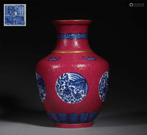A QING DYNASTY LIAO CAI BOTTLE