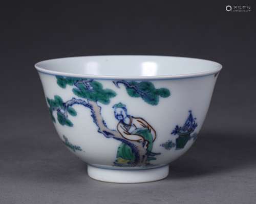 A QING DYNASTY DOU CAI FIGURE CUP