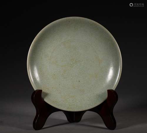 A NORTHERN SONG DYNASTY RU KILN PLATE