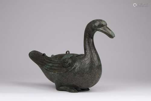 A WARRING STATES PERIOD BRONZE DUCK SHAPE ORNAMENT