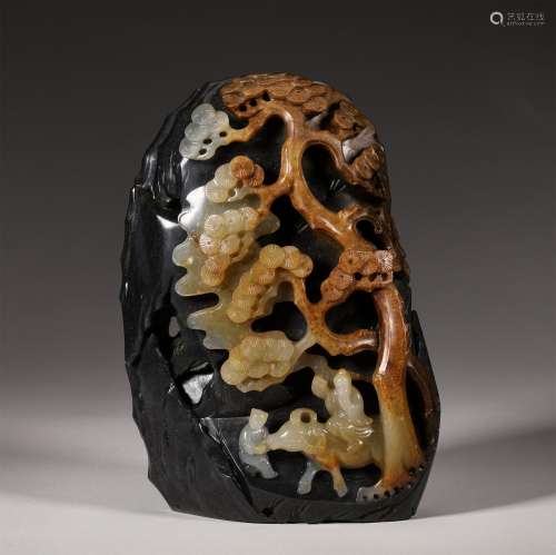 A QING DYNASTY CARVED BLACK AND WHITE JADE ORNAMENT