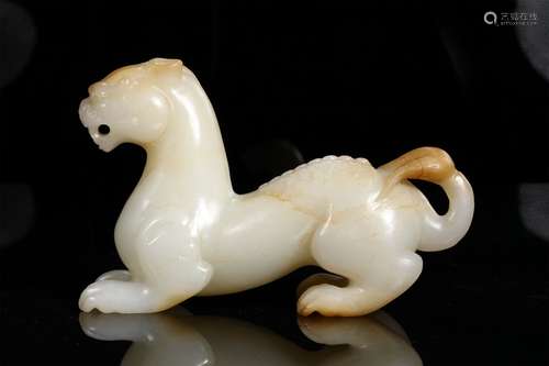 A QING DYNASTY CARVED HETIAN SEED JADE ORNAMENT