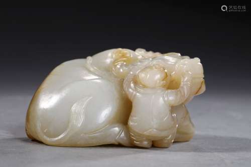 A QING DYNASTY CARVED HETIAN JADE COW SHAPE ORNAMENT