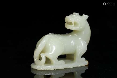A QING DYNASTY CARVED HETIAN JADE ORNAMENT