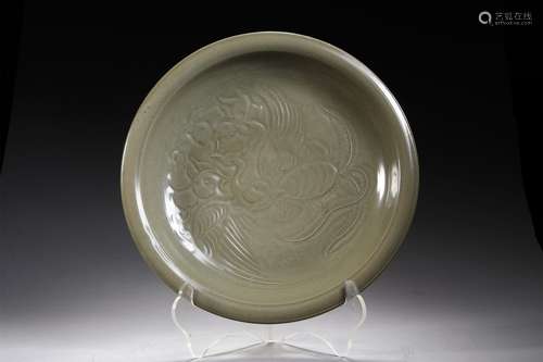 A SONG DYNASTY YUE KILN PHOENIX PATTERN PLATE