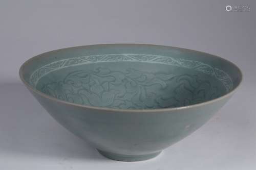 A SONG DYNASTY CELADON FLOWER BOWL