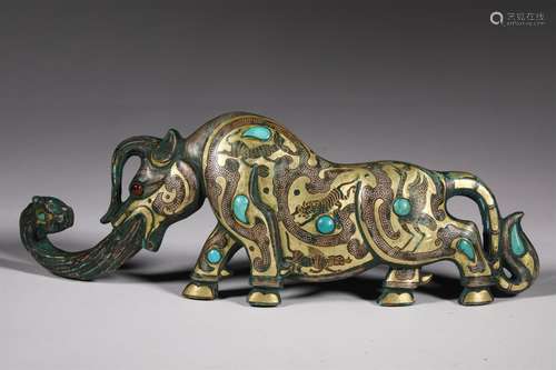 A WARRING STATES PERIOD GOLD AND SILVER INLAID RHINOCEROS SHAPE BELT HOOK