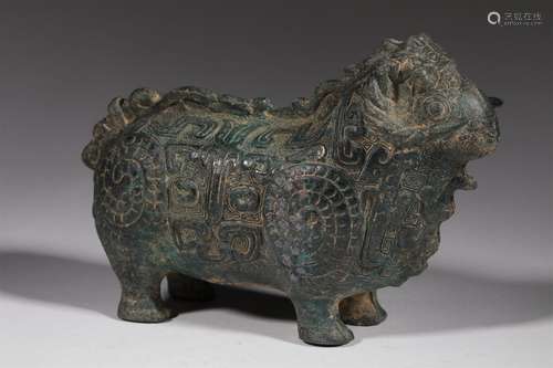 A WARRING STATES PERIOD BRONZE SHEEP SHAPE ORNAMENT