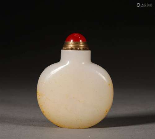 A QING DYNASTY CARVED WHITE JADE SUNFF BOTTLE