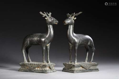 A PAIR OF QING DYNASTY DEER SHAPE ORNAMENT