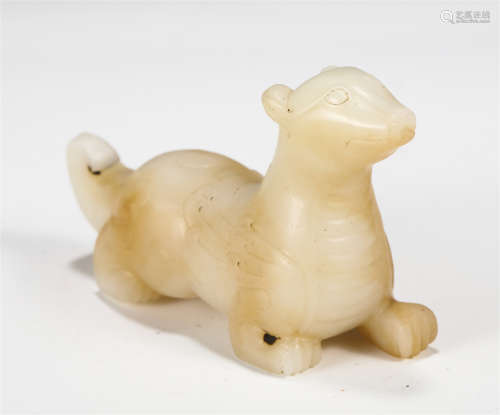 CHINESE JADE CARVED RECLINING BEAST ORNAMENT