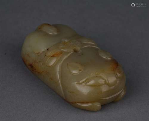 A MING DYNASTY CARVED JADE ORNAMENT