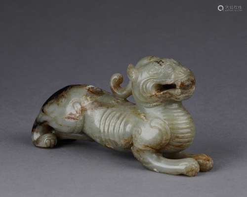 A HAN DYNASTY CARVED OLD JADE ORNAMENT