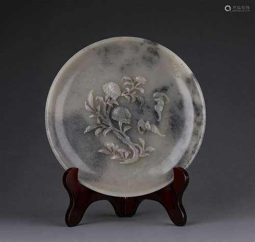 A QING DYNASTY BLUE AND WHITE CARVED FLOWER PATTERN PLATE