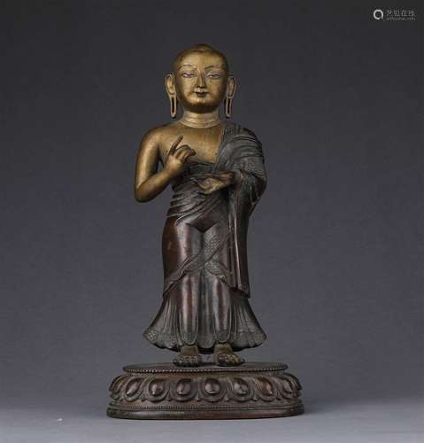 A MING DYNASTY GILTING BRONZE ARHAT STATUE