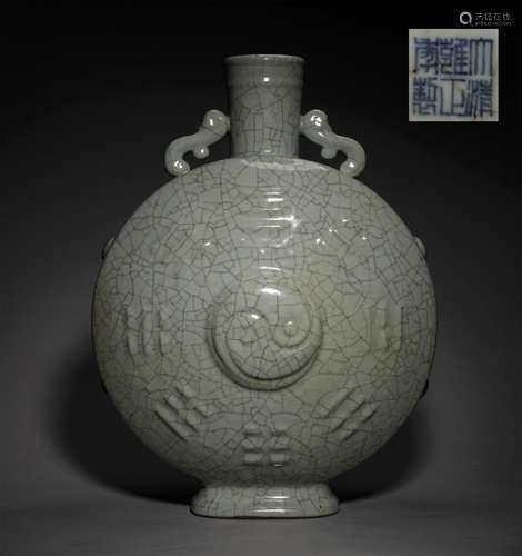 A QING DYNASTY GE KILN BOTTLE