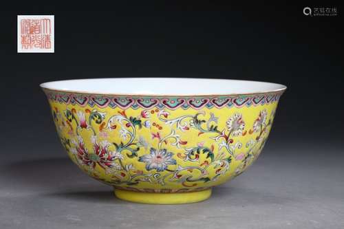 A QING DYNASTY FAMILLE ROSE WITH YELLOW GLAZED BOWL