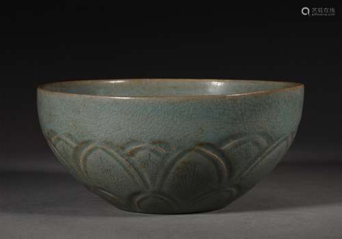 A NORTHERN SONG DYNASTY RU KILN LOTUS PATTERN BOWL