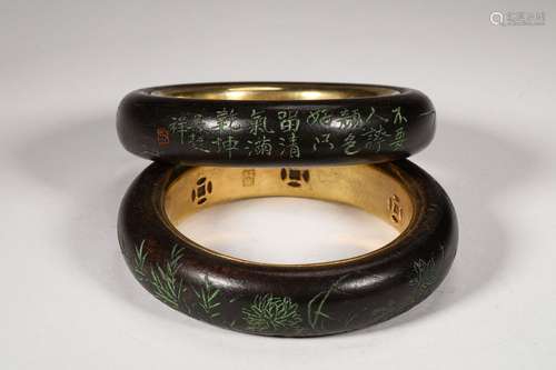 A QING DYNASTY AGARWOOD BRACELET