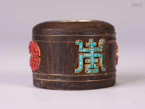 A CHINESE AGARWOOD INLAID SHOU WORD ARCHER'S RING