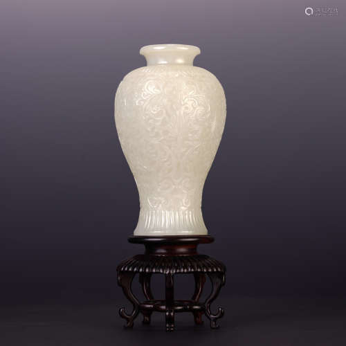 A CHINESE WHITE JADE MEIPING VASE CARVED FLOWER PATTERN