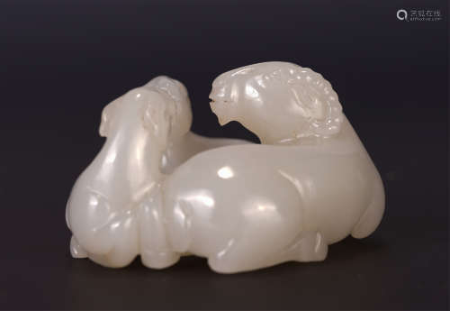 A CHINESE WHITE JADE DOUBLE SHEEP PAPERWEIGHT