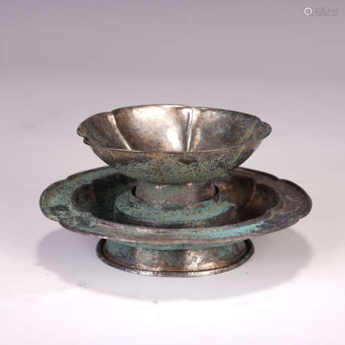 A CHINESE PURE SILVER BOWL AND TRAY
