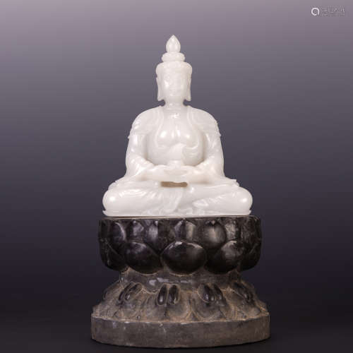 A CHINESE WHITE JADE AMITABHA BUDDHA SEATED STATUE