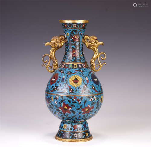 A CHINESE CLOISONNE ENAMEL VIEWS VASE WITH GILDING DOUBLE HANDLE