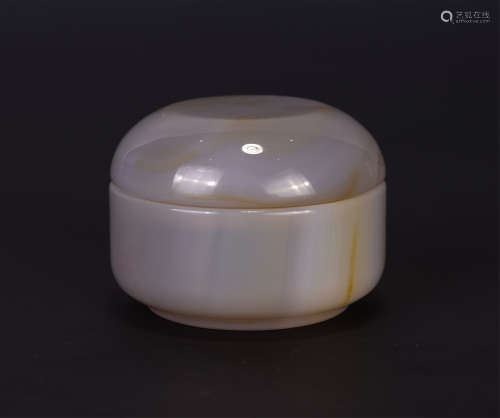 A CHINESE AGATE SEAL PASTE BOX AND COVER
